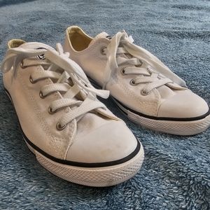 Converse Tennis Shoes